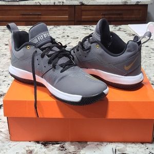 NWT men's Nike shoes